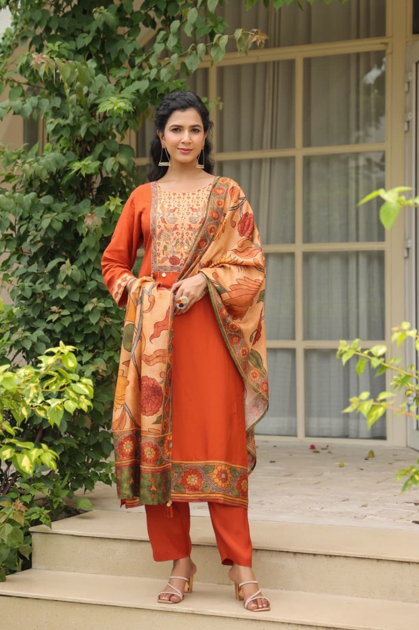 Aradhya Suit Set