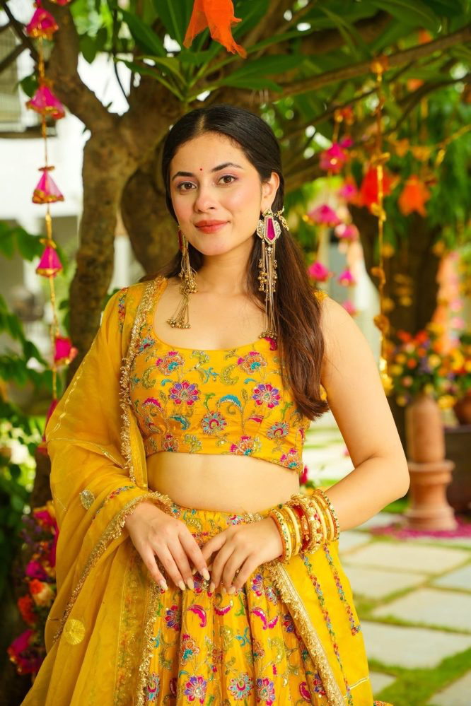 RAASNIKA HEAVY LEHENGA SET