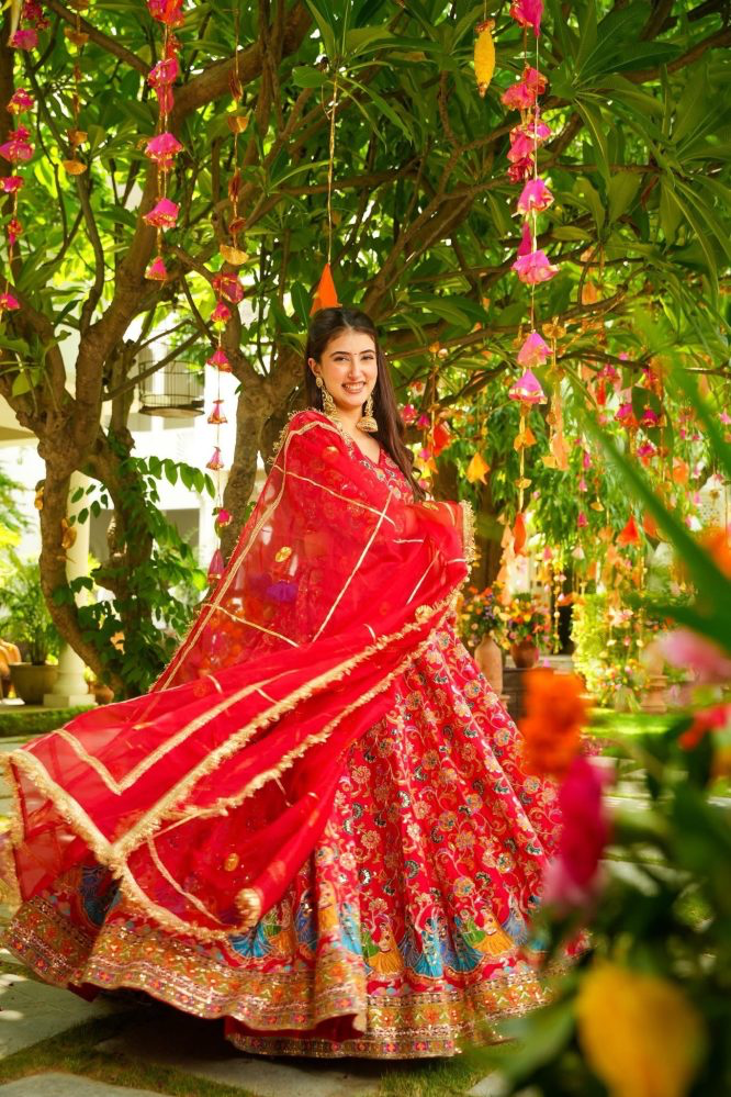 AYEEZA HEAVY LEHENGA SET